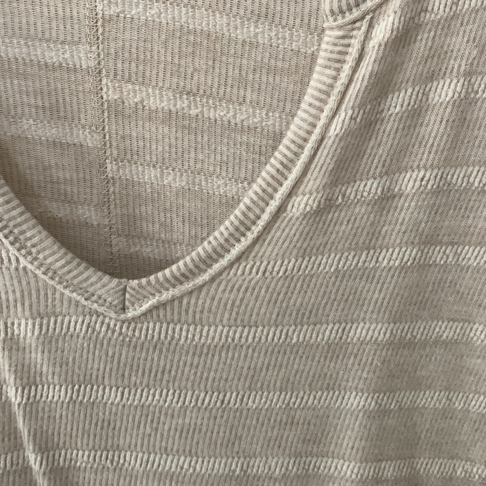 Lightweight Top - Picture 3 of 3